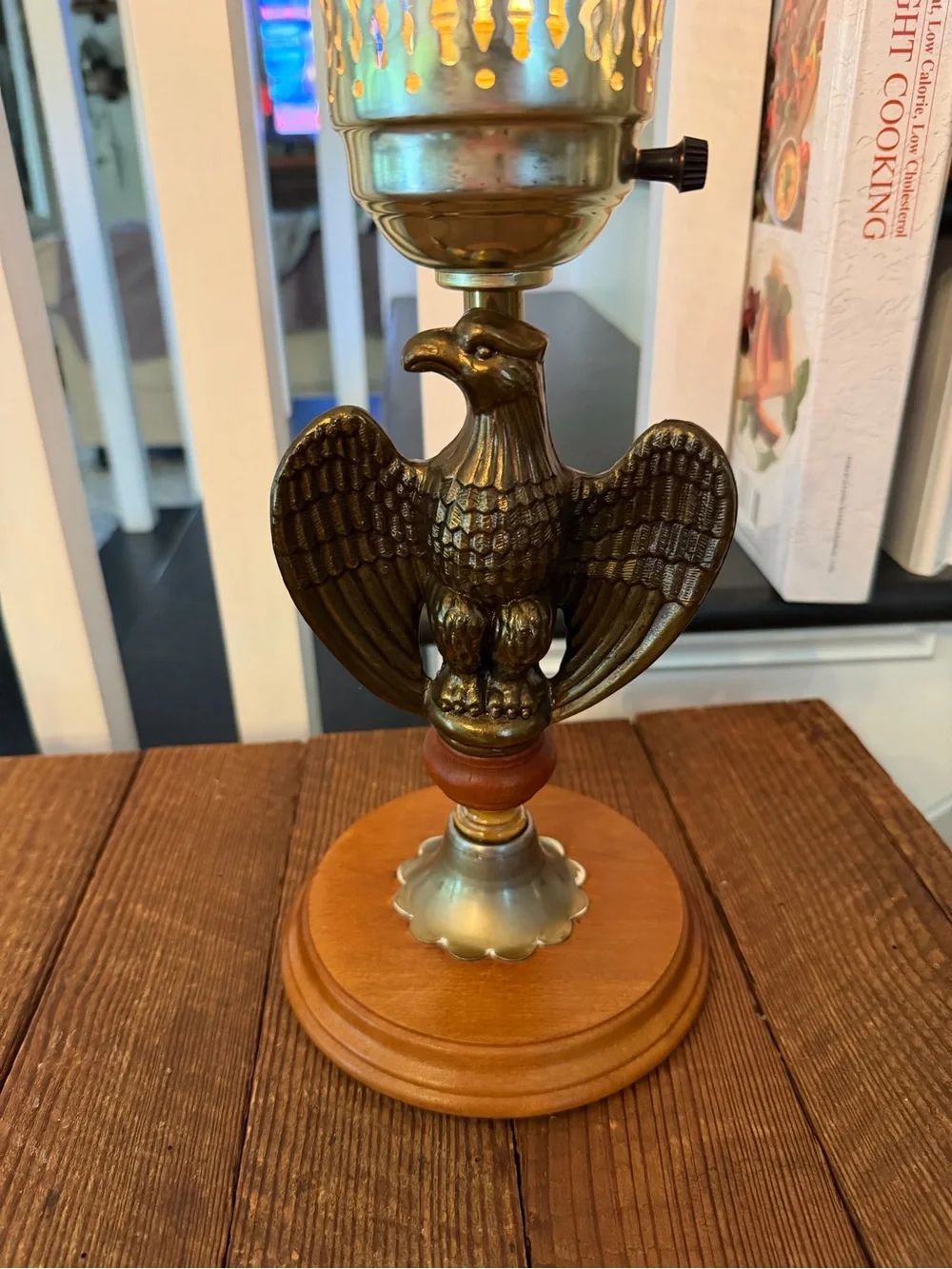 Vintage Federal-Style Eagle Lamp with Clear Glass Chimney